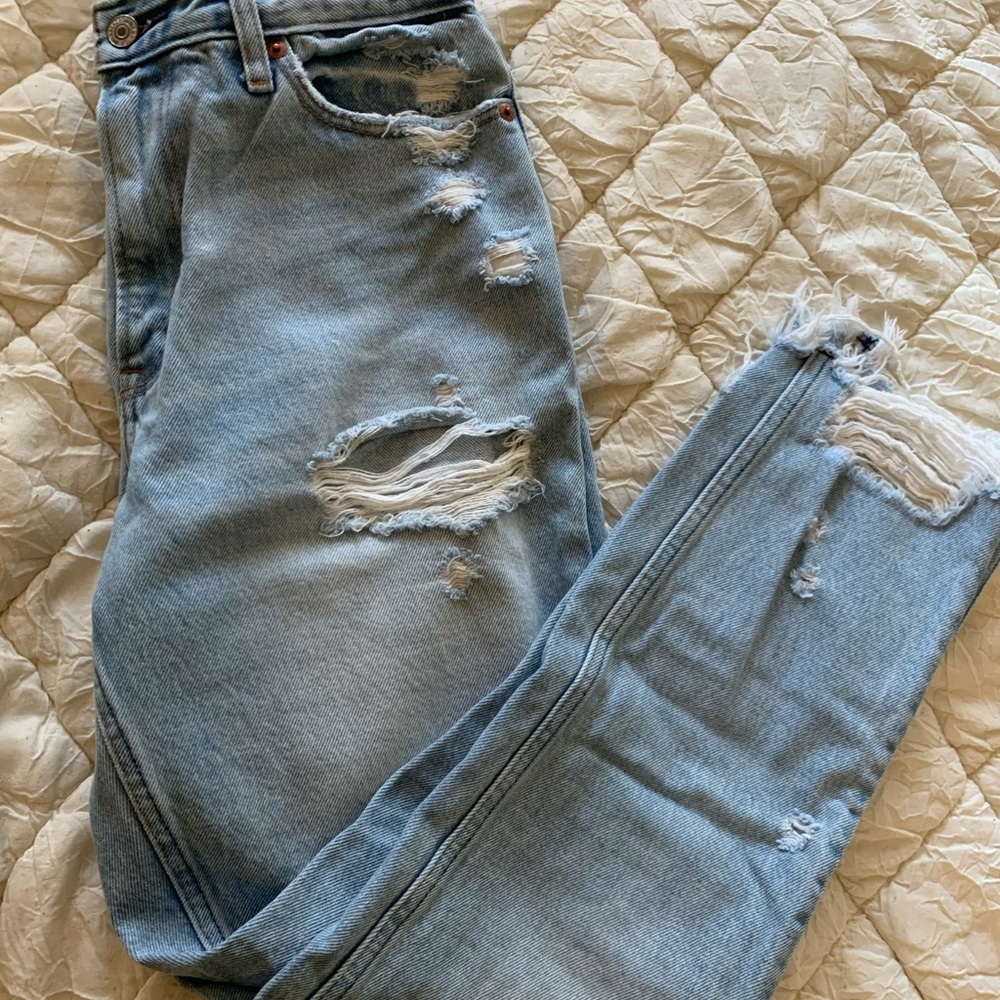 Abercrombie and Fitch mom jeans